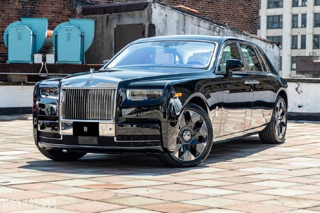 The Elegance of the 2024 Rolls Royce Unveiled 2 The Elegance of the 2024 Rolls Royce Unveiled 1